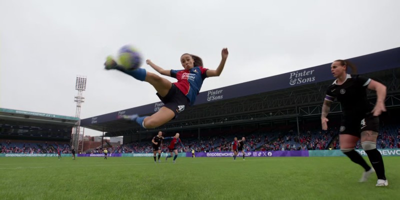 Gemma Jay lurking like a shark. She sends it in. Oh, what a goal!