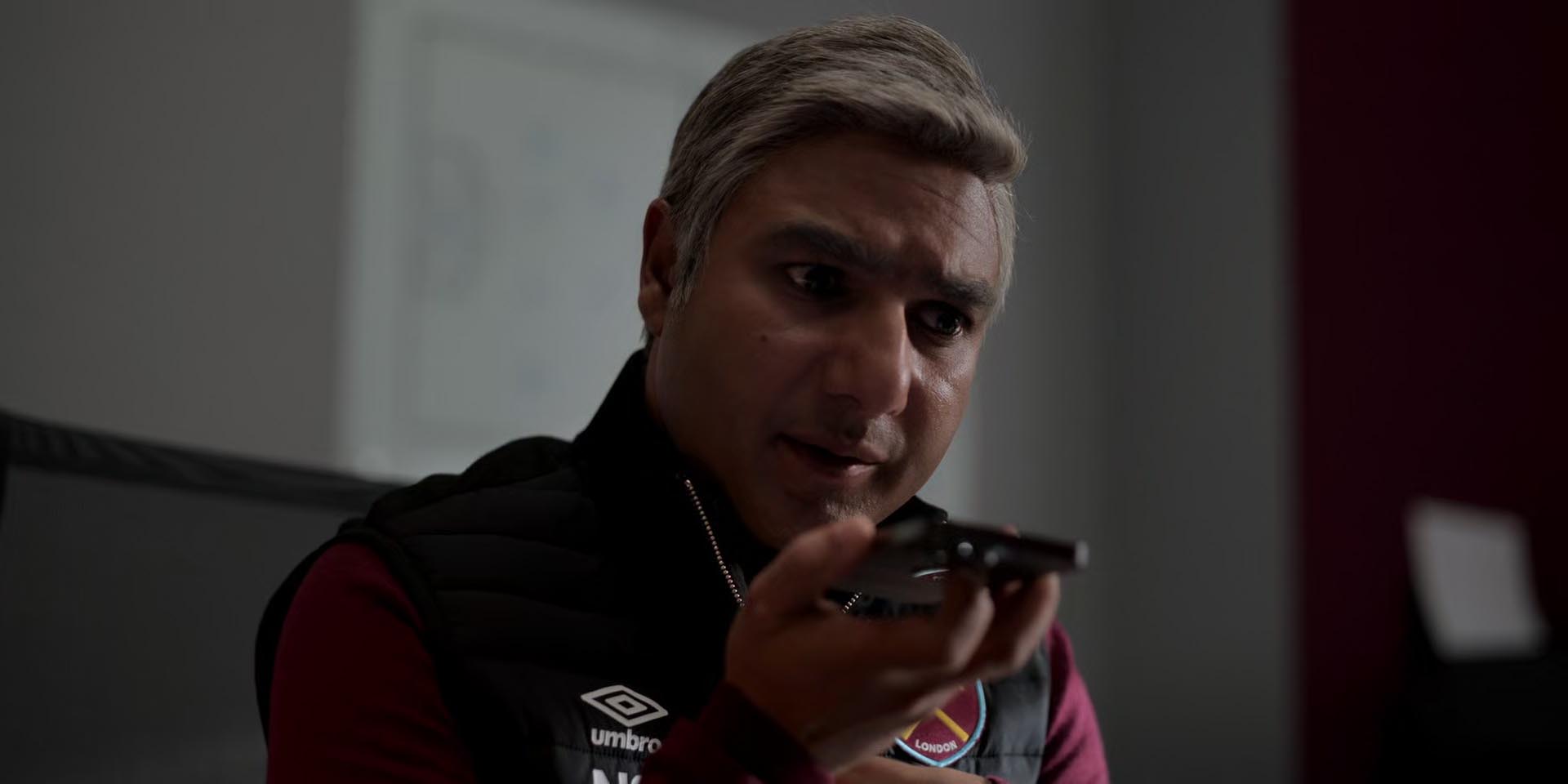 Siri, how can you tell if a girl likes you or is just being nice to you?